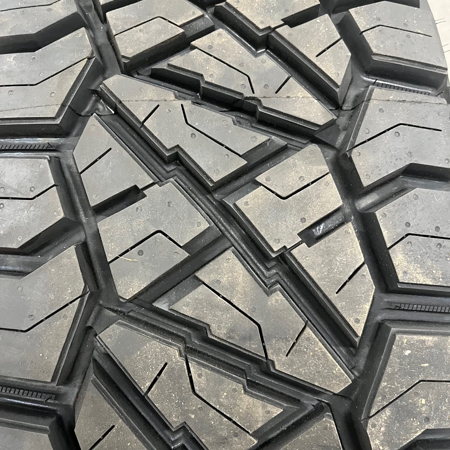 38x13.50r20 Nitto Ridge Grappler