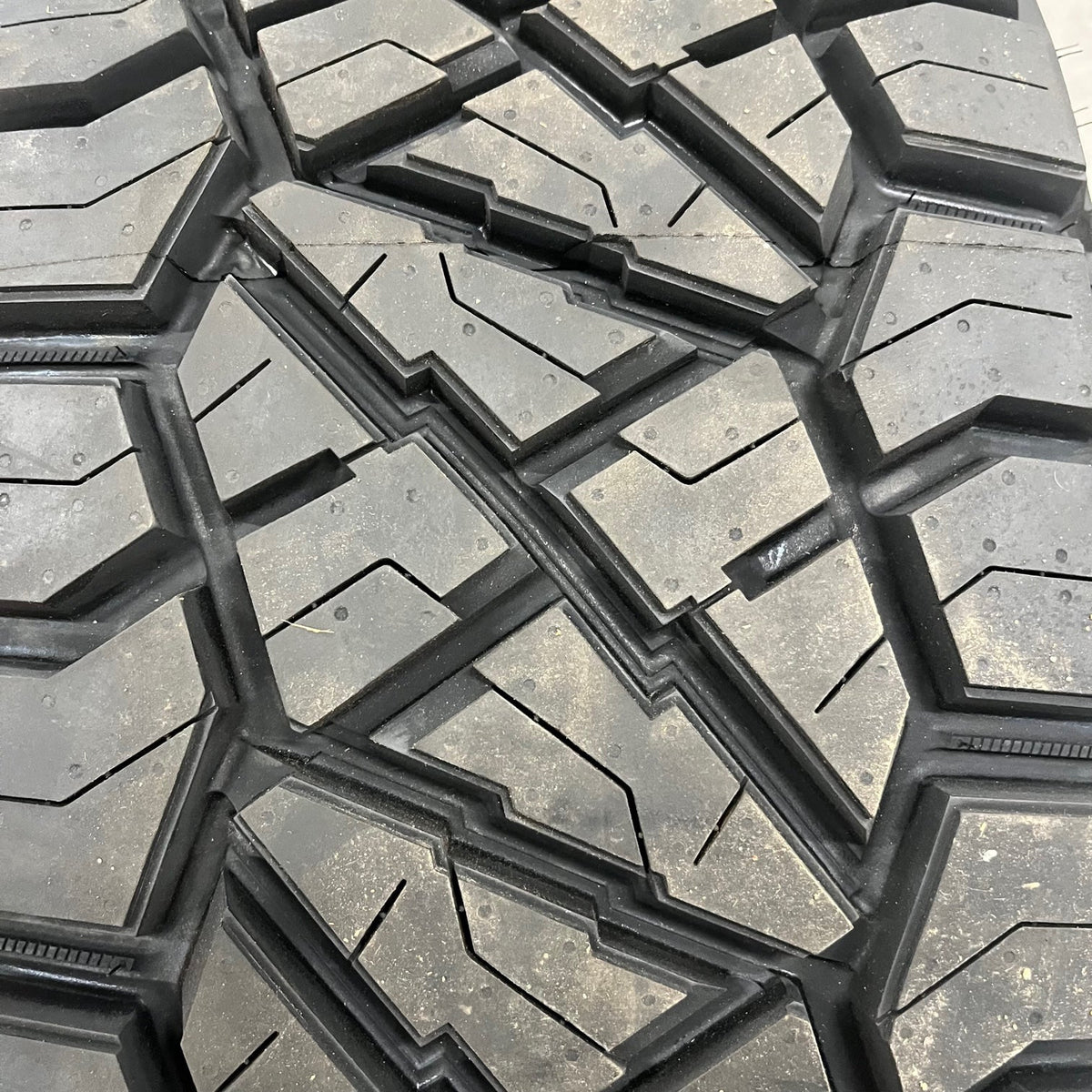 295 70 18 Nitto Ridge Grappler