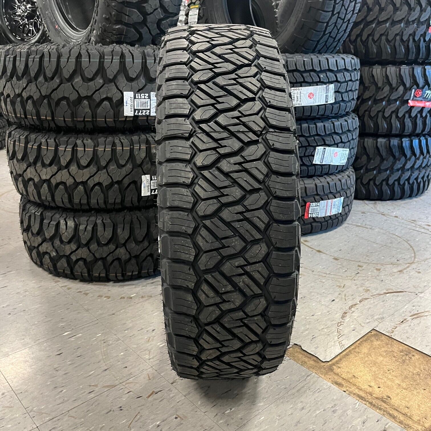 アテンダー2 22-50 Bridgestone Dueler A/T Ascent All Terrain 285/45R22 114H XL