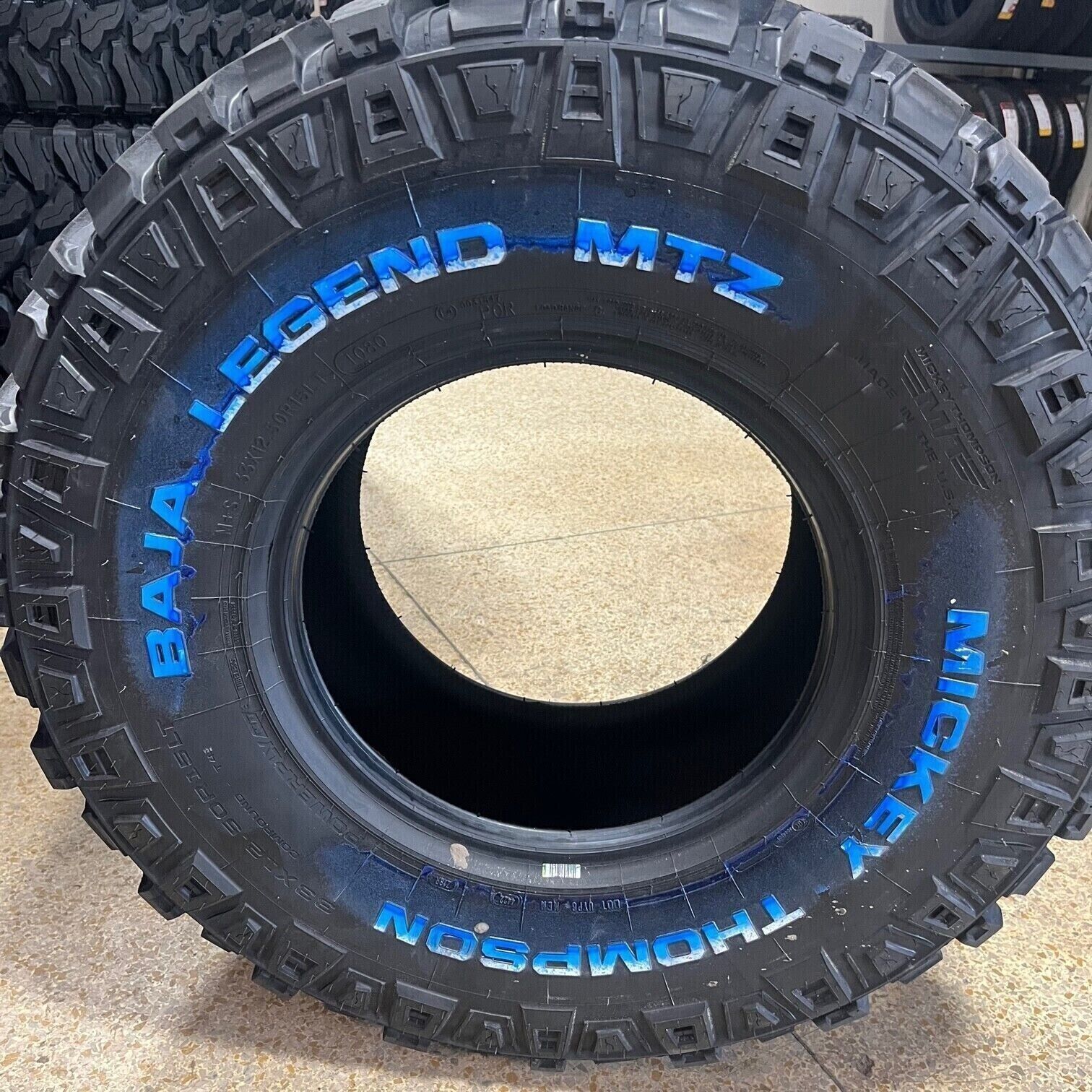 ティートラグモフラップ　ミンコタ Amazon.com: Milestar Patagonia M/T-02 Mud Terrain LT305